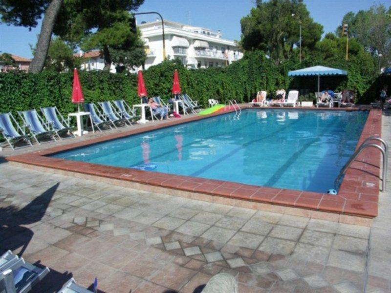 Hotel D'Annunzio Jesolo Extérieur photo